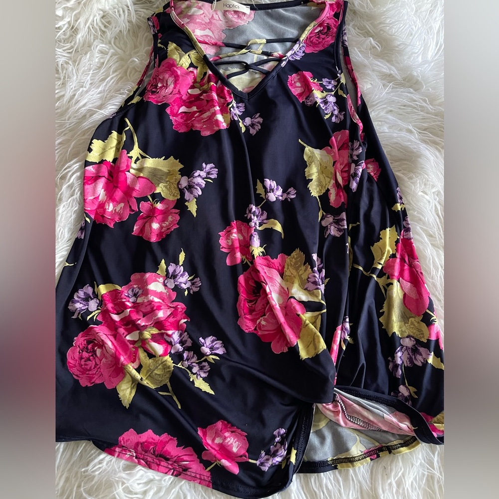 Dark blue sleeveless top with twist detail